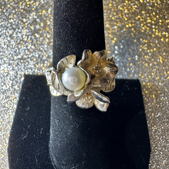Hawthorn With Pearl Ring by Trollbeads.